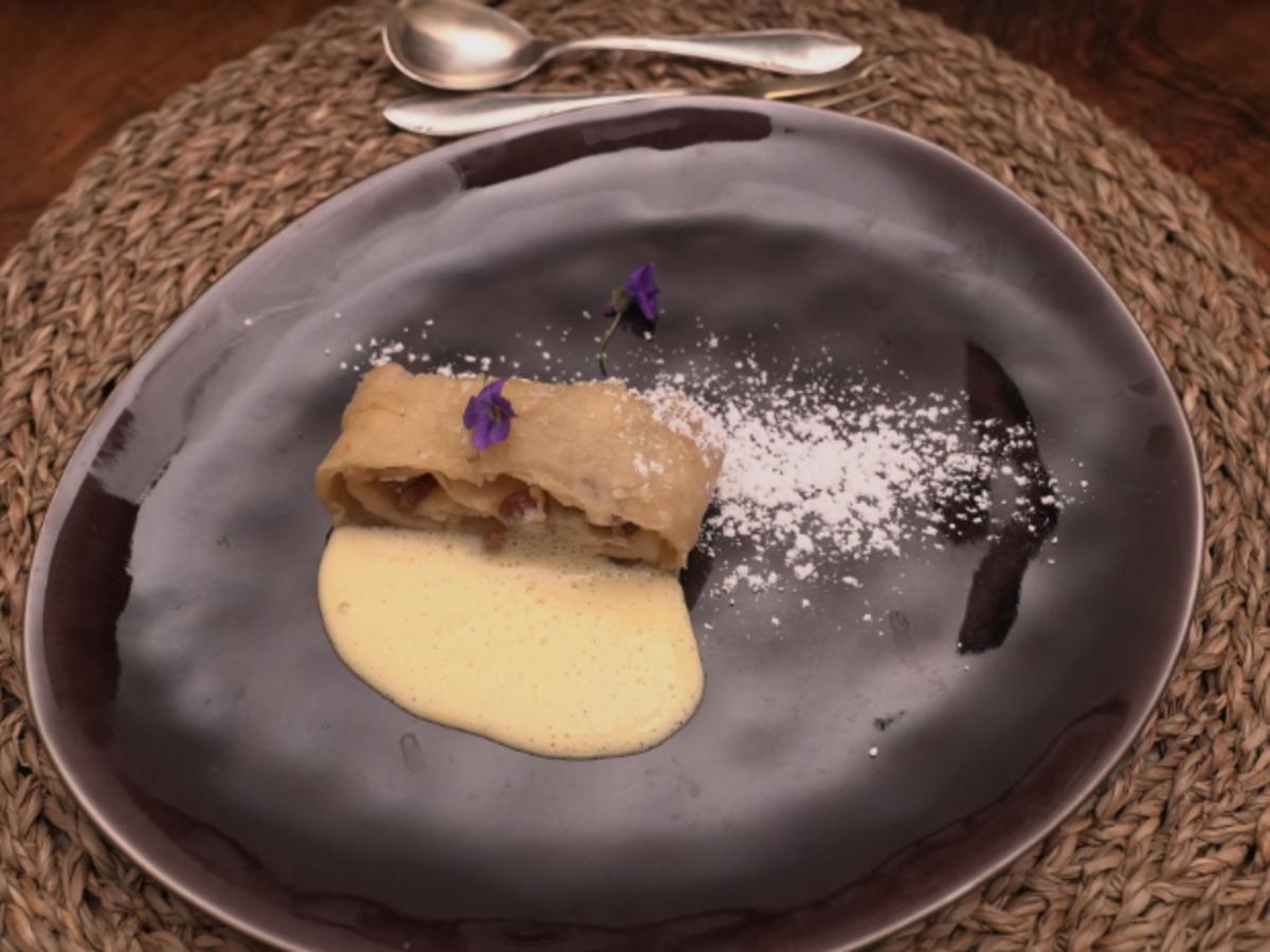 Apfelstrudel mit Vanillesauce