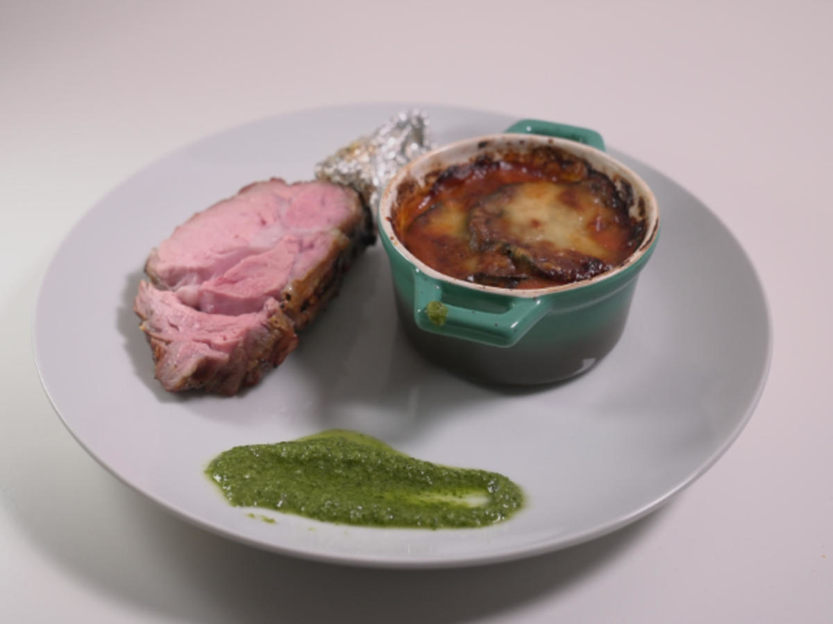 Kalbskarree mit Parmigiana di Melanzane