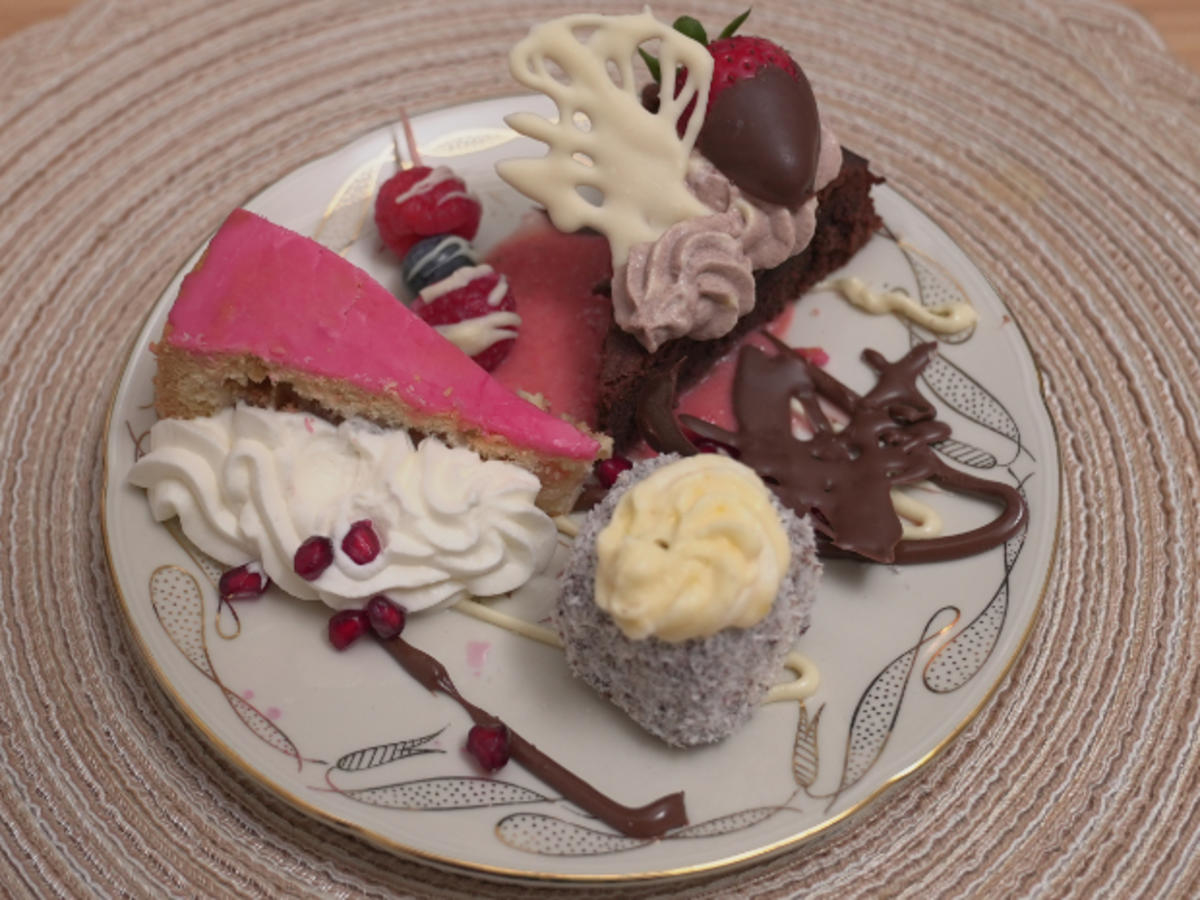 Apfelkuchen, Brownie und Čupavci