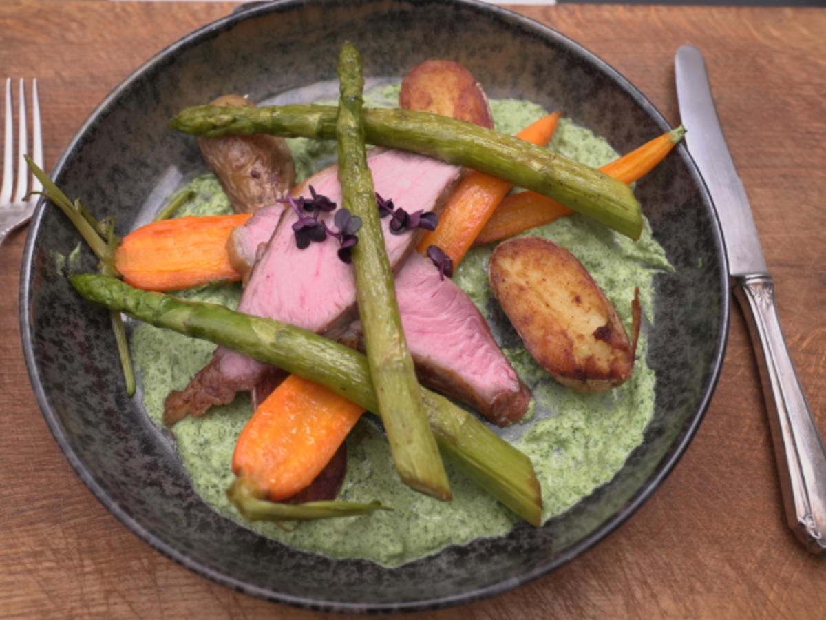 Tafelspitz mit Kräutersoße und Gemüse