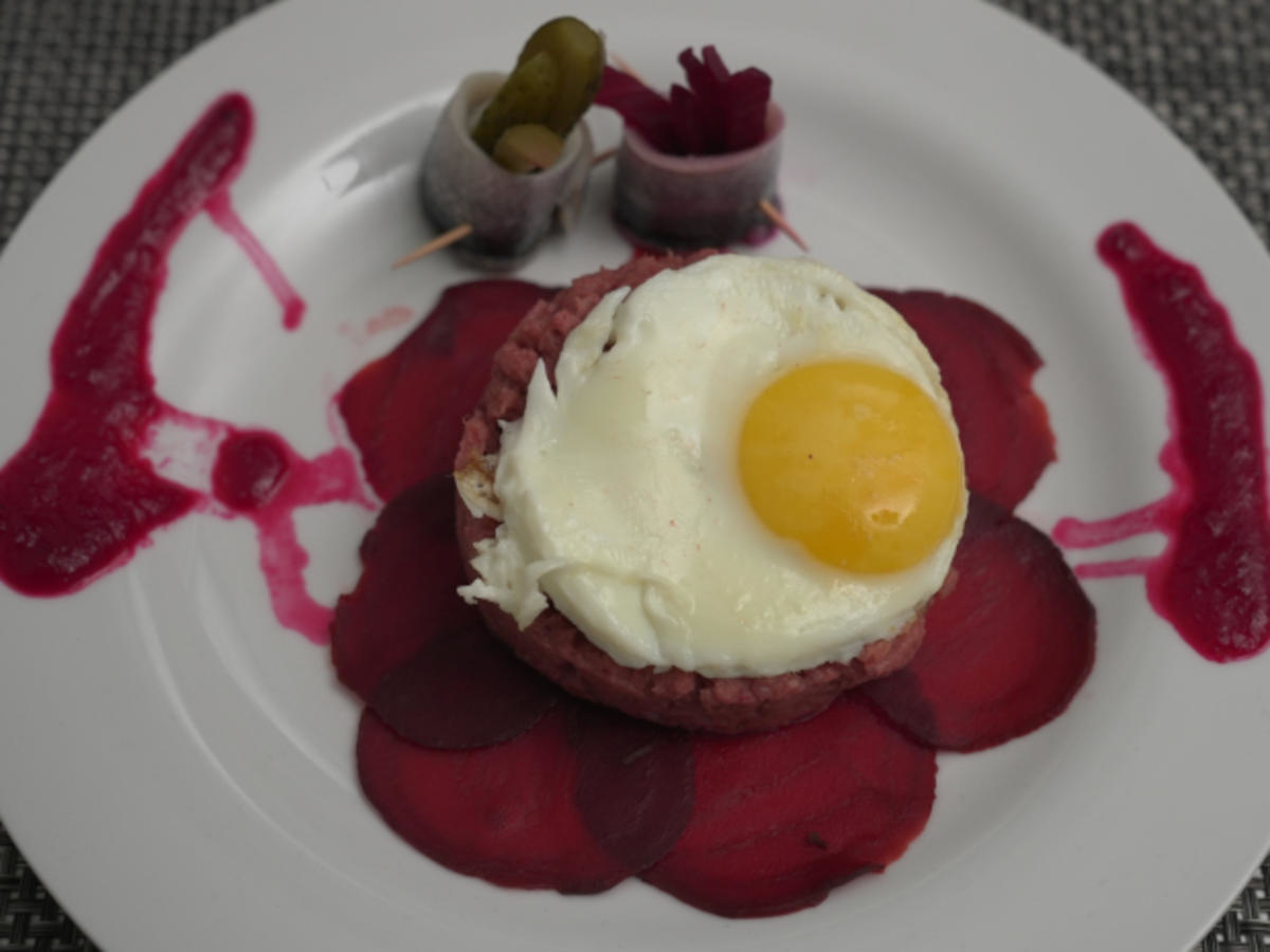Labskaus mit Rollmops und Rote Beete Carpaccio