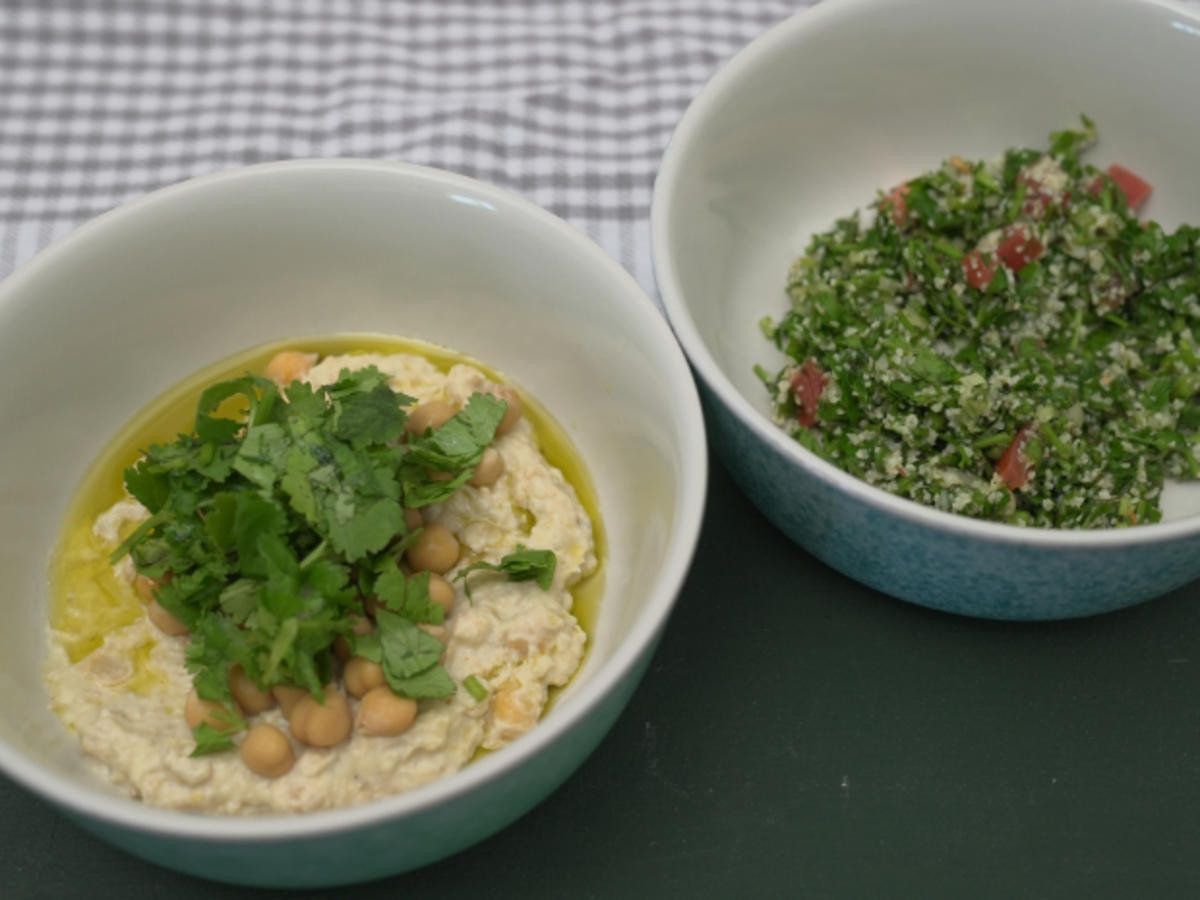 Baba Ghanoush mit Cous-Cous-Petersilien-Salat