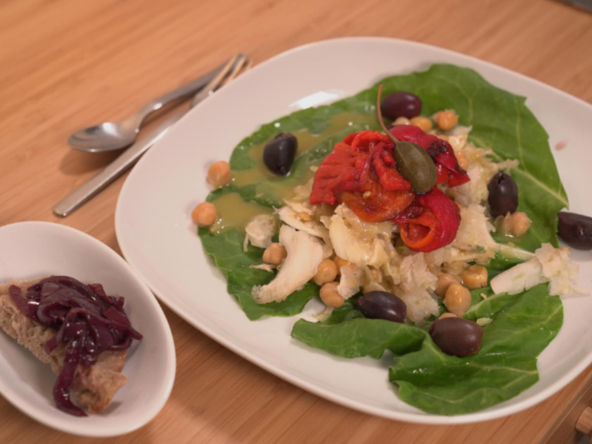 Red Hot Bell Peppers-Salat mit Zwiebelchutney