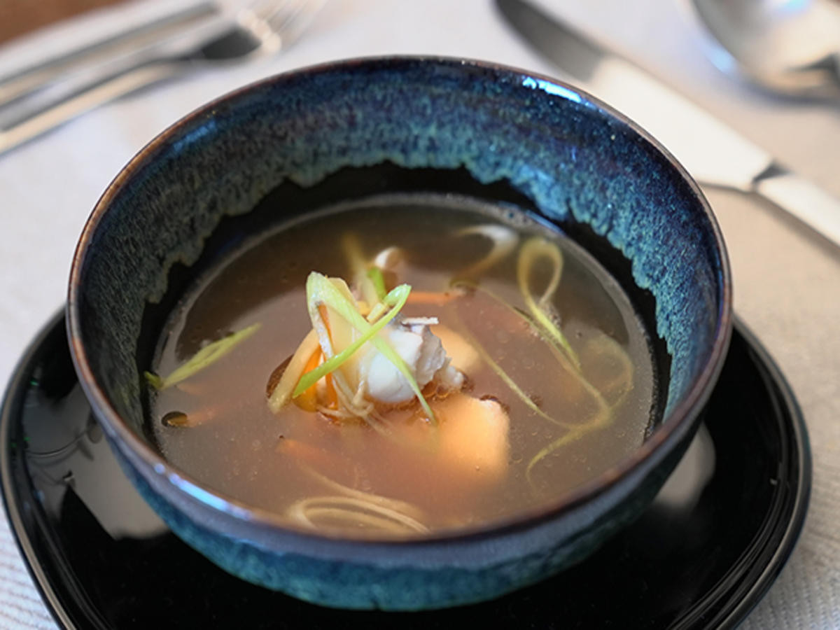 Fischsuppe mit Gemüse und Kombu-Alge