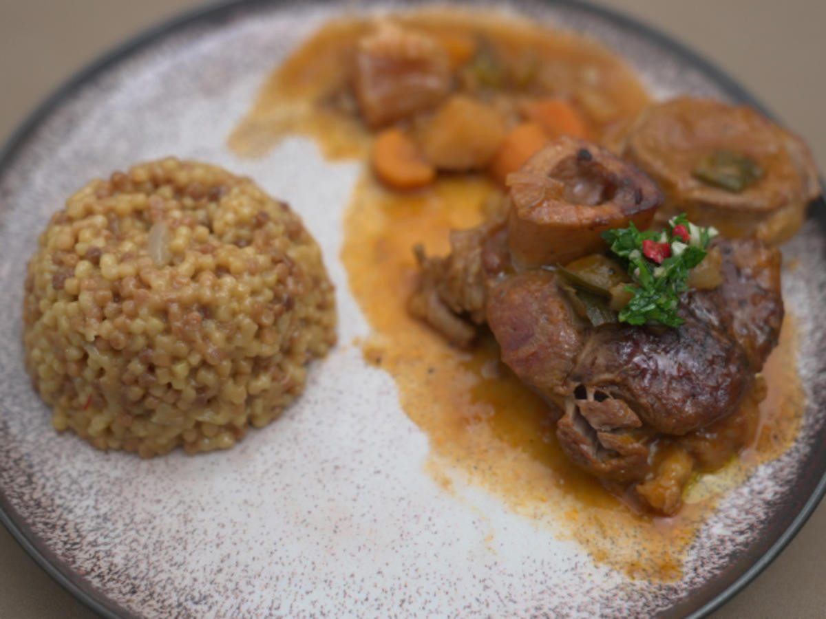Ossobuco mit Gremolata und Fregola sarda