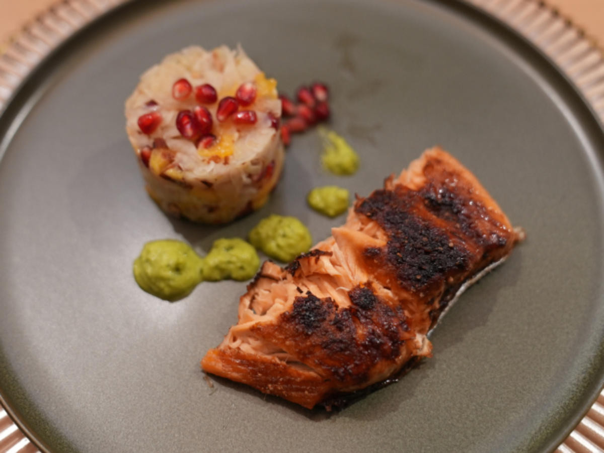 Flammlachs mit Mojo Verde und Fenchel-Mango-Granatapfel-Salat