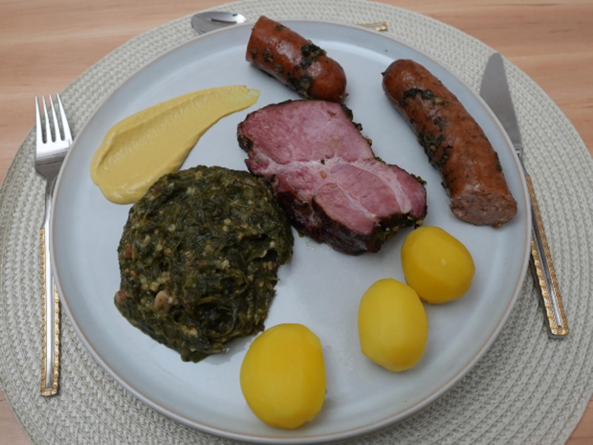 Grünkohl mit Kasseler und Salzkartoffeln