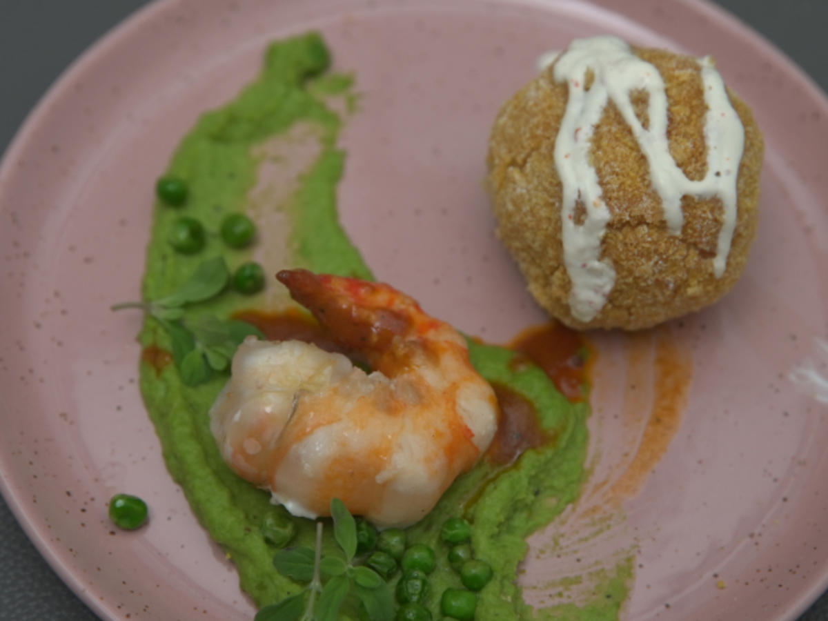 Arancini mit Krustentierschaum und Erbsenpüree