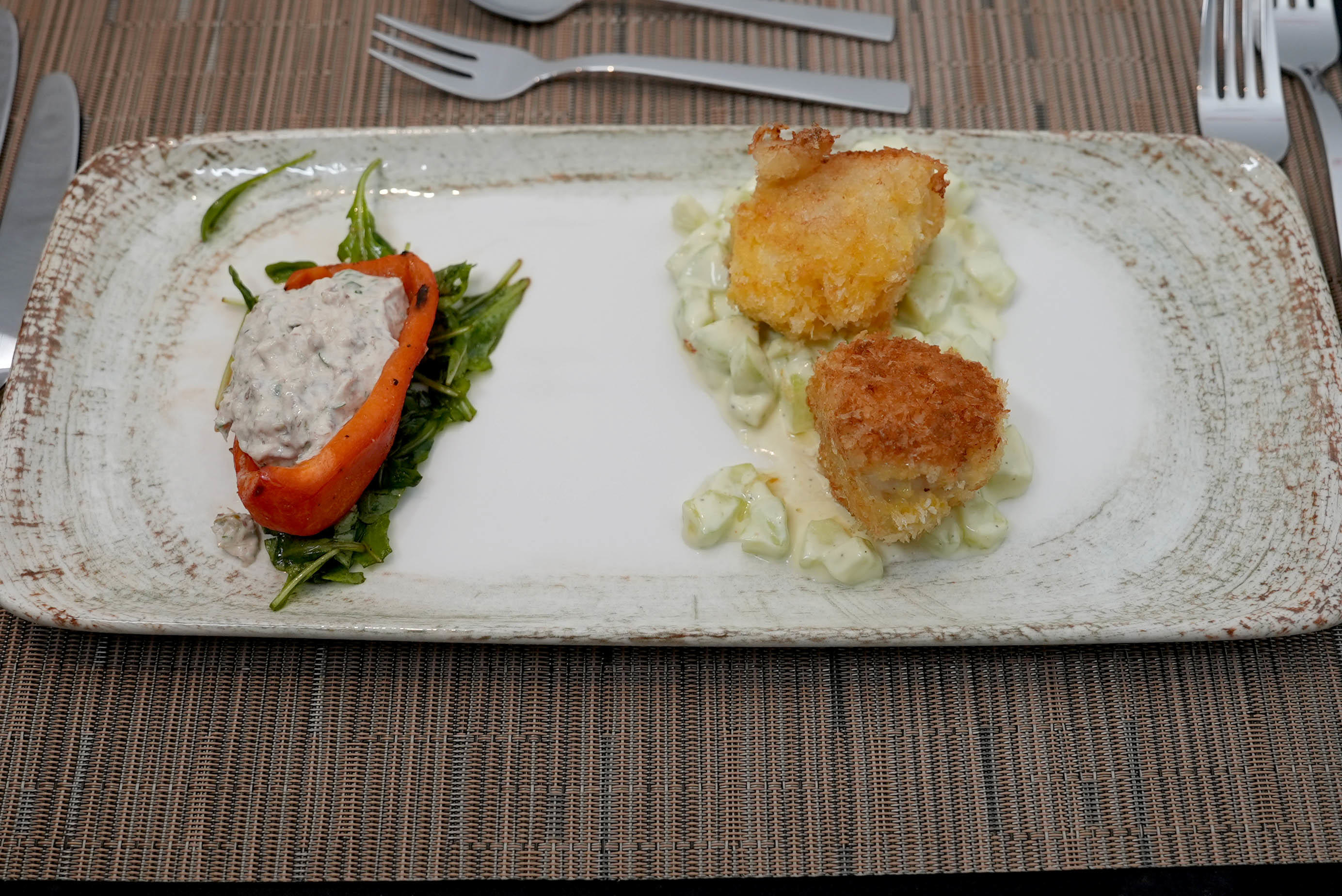 Sardinencreme in Paprikaschiffchen, Lachstatar & Fischpralinen
