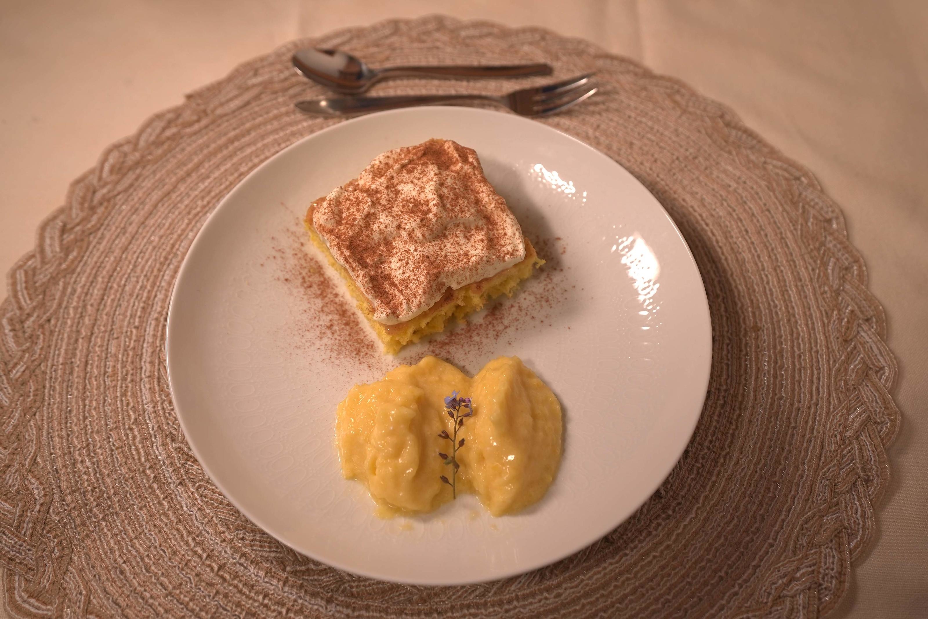 Tres Leches Kuchen mit Mango-Kokos-Eis
