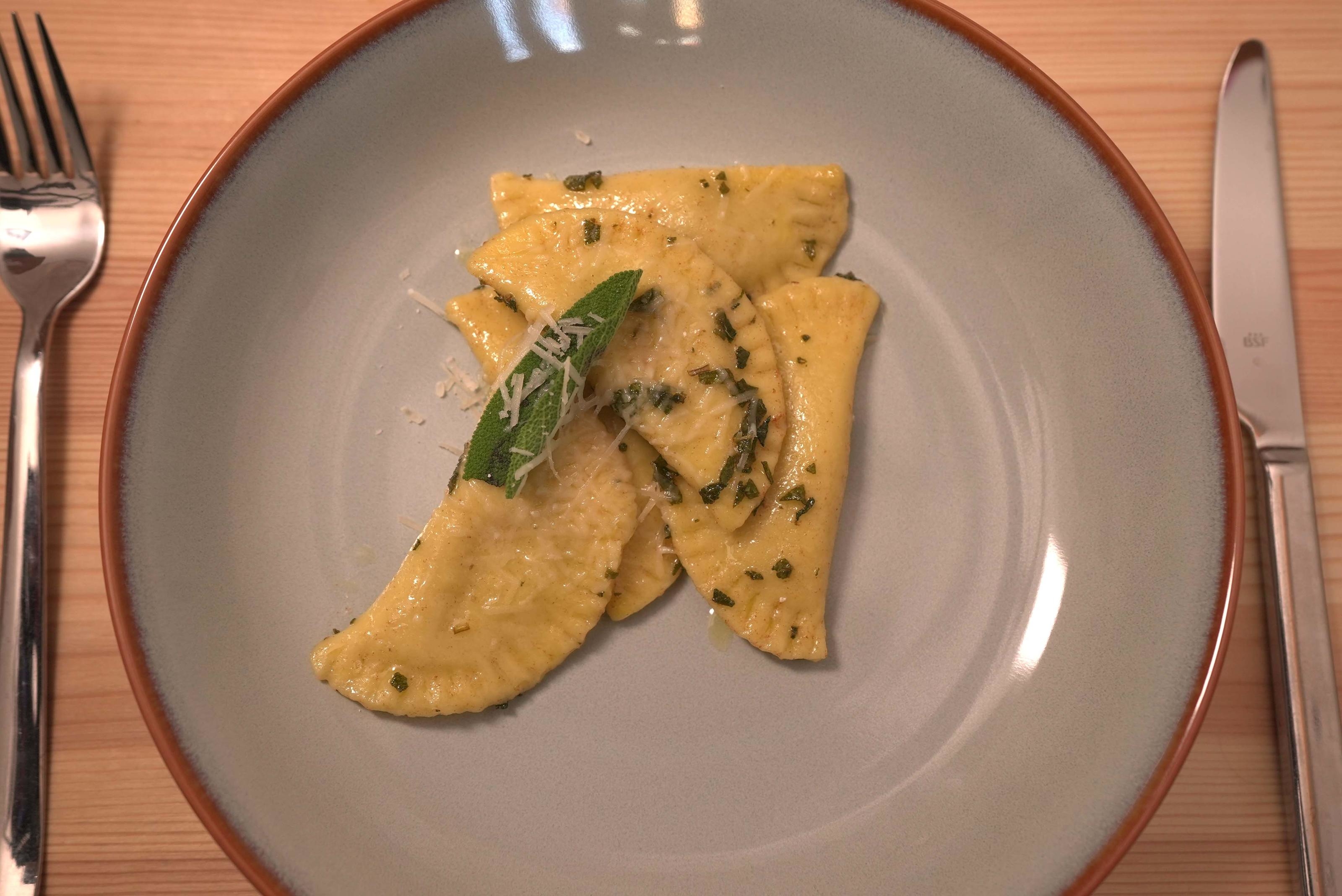 Pilzravioli in Salbeibutter