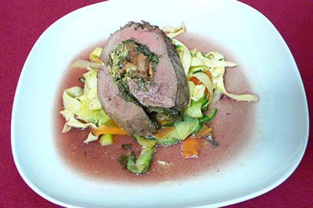 Kräuter-Rinderroulade mit Gemüsepapardelle