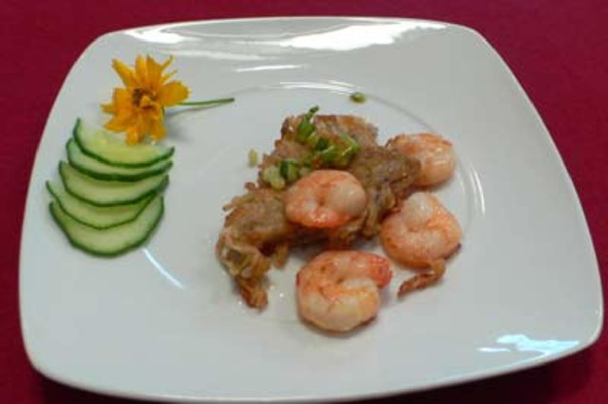 Gebratene Süßkartoffeln mit Sojasprossen und Garnelen - "Okoy"