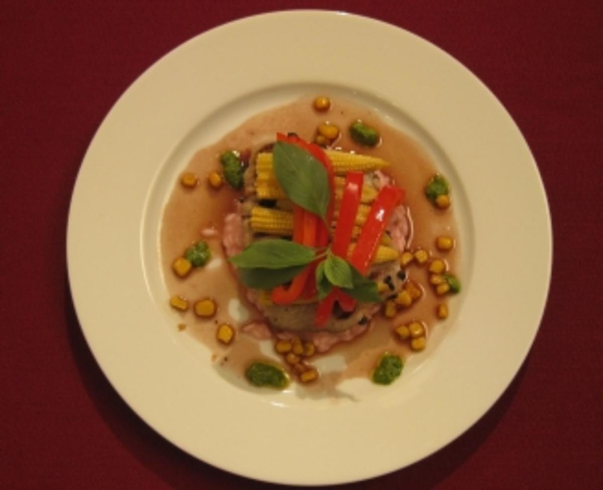 Risotto mit Mais, Paprika u. Tunfisch an Rotweinsoße - Rosarot mit gelben Punkten