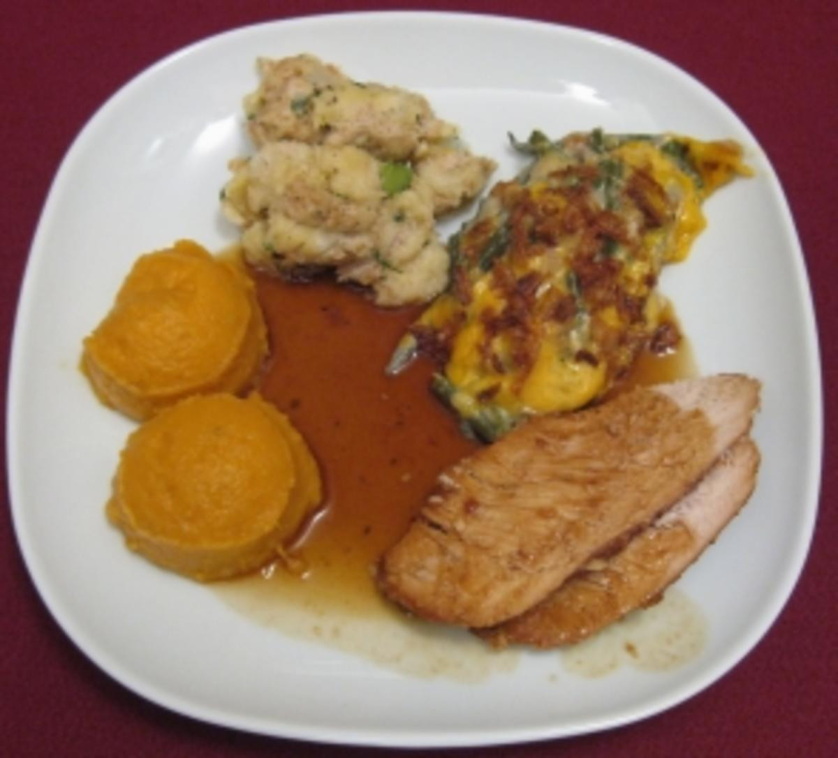 Truthahn - Cranberry Turkey with green bean casserole and sweet potato mash