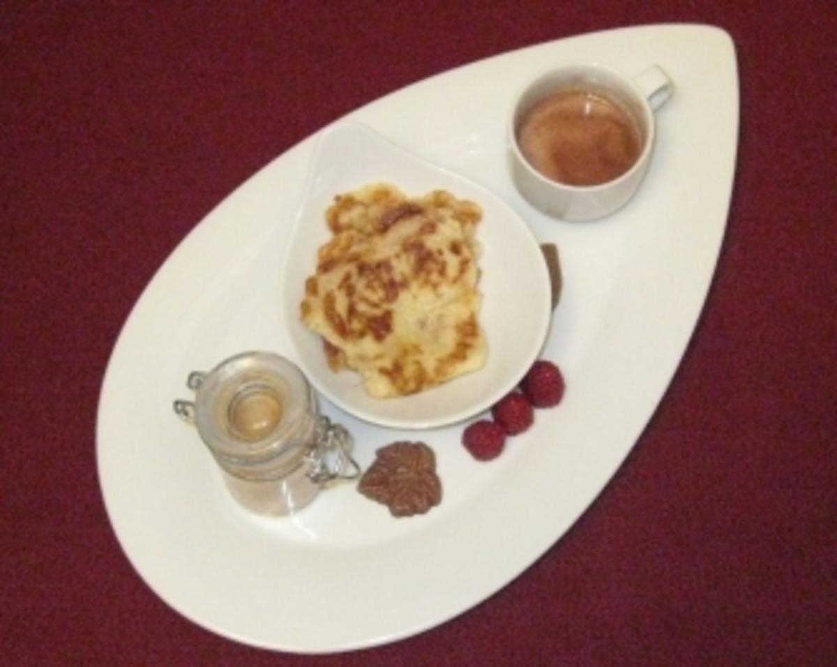 Finnische Pflaumencreme-Crêpes und heiße Schokolade mit Pfiff