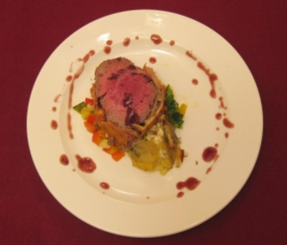 Filet Wellington mit Wok-Gemüse und Kartoffelgratin