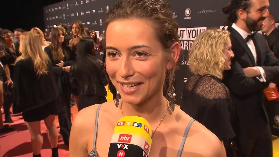 Jennifer schwärmt von ihrer Beziehung | RTL.de