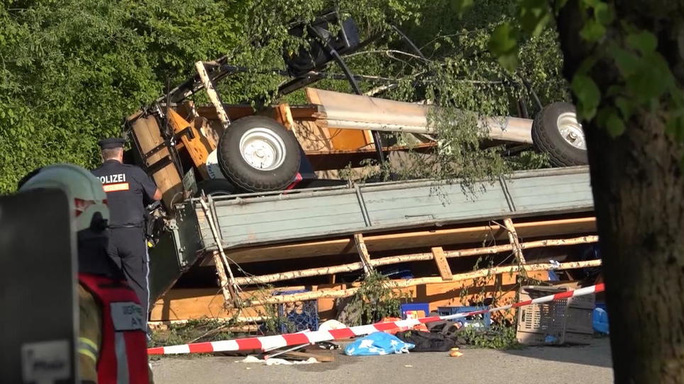 Traktor kippt bei Maibaumtour um RTL.de