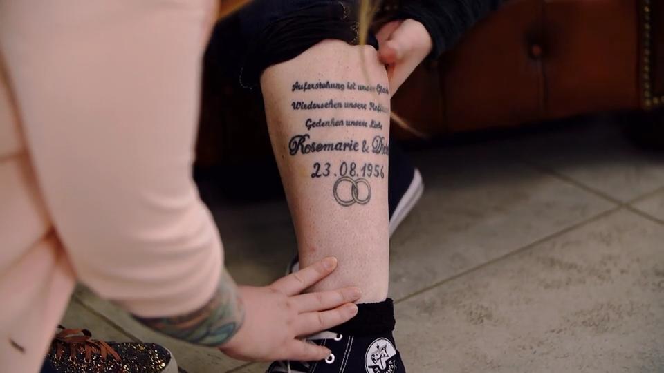 Für tote Großeltern Tattoo bekommt ein CoverUp RTL.de