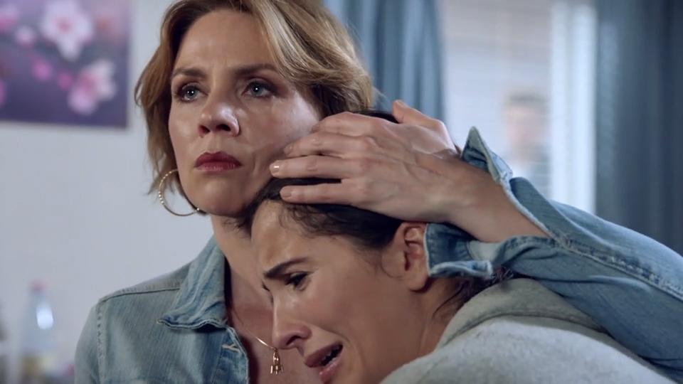 GZSZ: Laura sucht nach der Schockdiagnose Trost bei ihrer Mutter