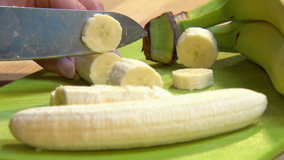 Bei uns kernlos, in der Wildform mit harten Samen: Lifehack: So bleiben Bananen länger frisch ...