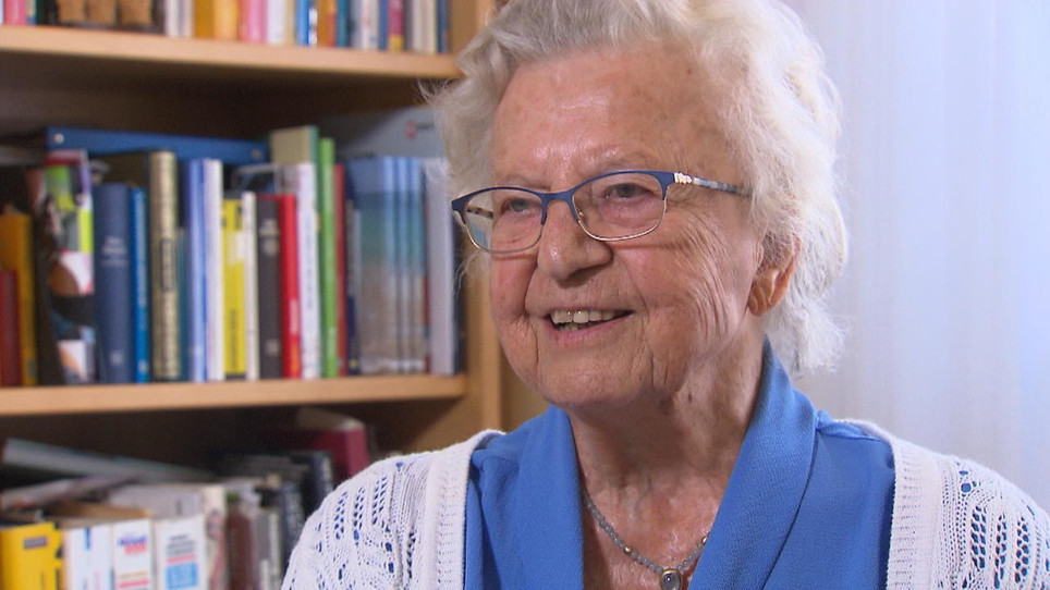 Rentnerin macht mit 88 Jahren einen Fallschirmsprung | RTL.de