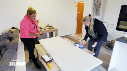 Ungewöhnlicher Ablageort: Die Dachterasse muss herhalten | RTL.de