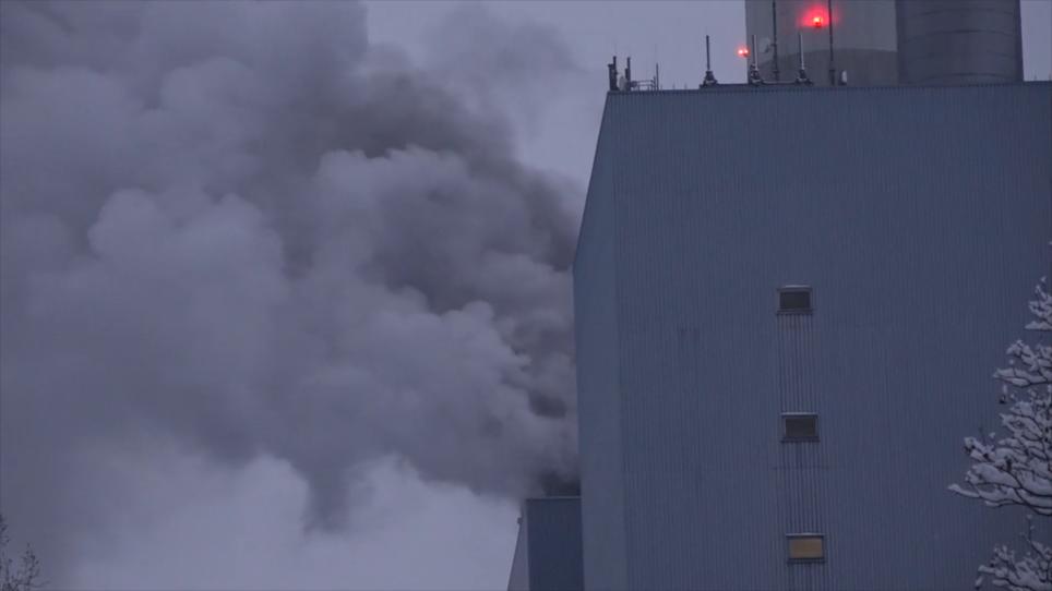 Trotz Deftiger Minusgrade Brennt Es Stundenlang: Kraftwerk In Flammen ...