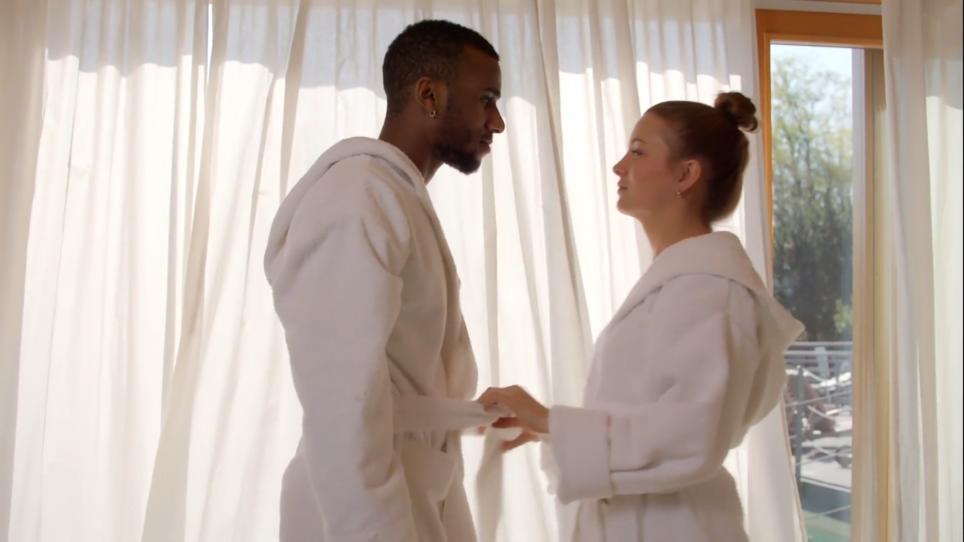 Mo und Lucie erleben aufregendes Wochenende: Heiße Liebesszene bei AWZ!