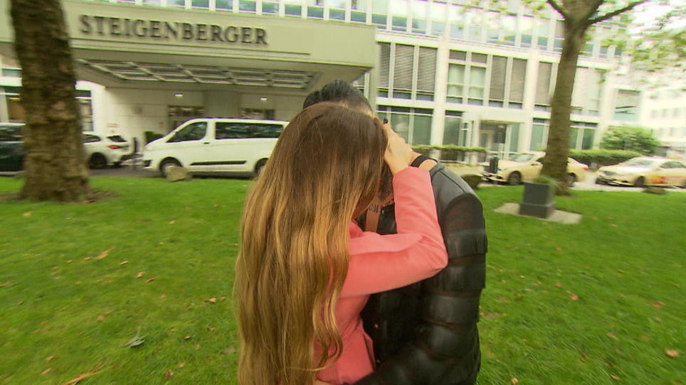 Cosimo zeigt seine Freundin Cosimo stellt