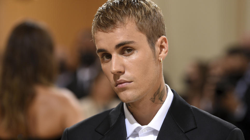Justin Bieber schockt Fans: Hat er sich Sterne ins Gesicht tätowieren  lassen?