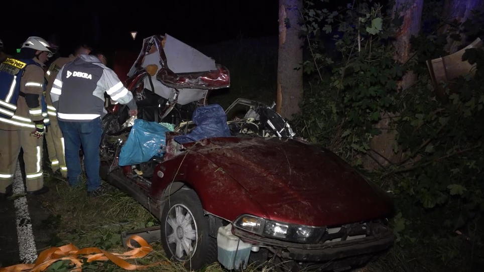 Schweres Unglück Bei Münchberg: Zwei Tote Bei Unfall In Bayern | RTL.de