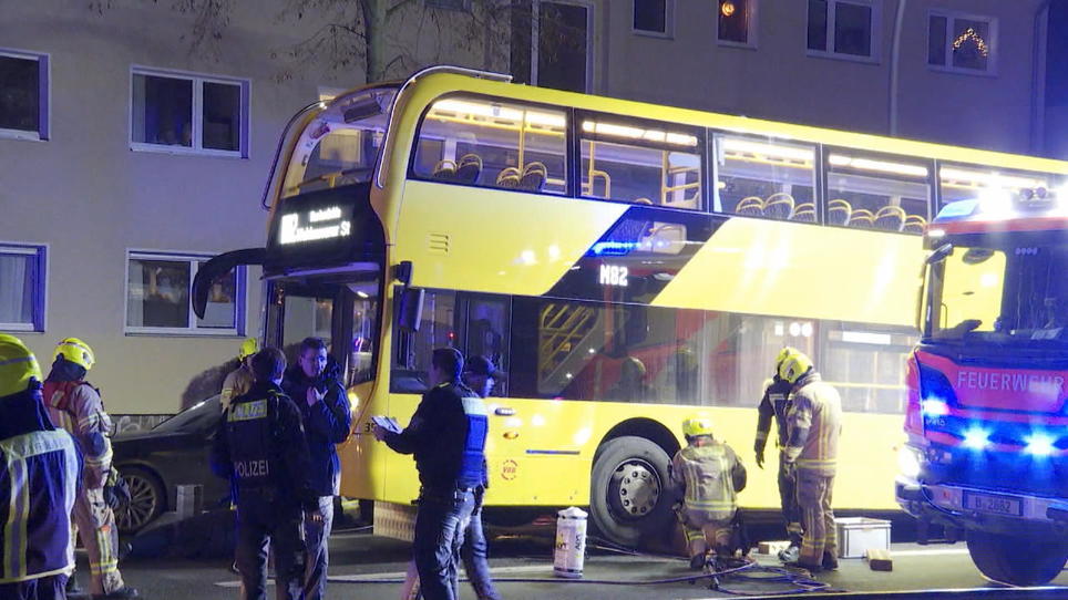 Busunglück In Berlin: Mädchen (15) Stirbt Bei Schrecklichem Unfall | RTL.de