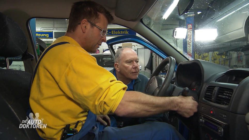 Renault Clio Geht Während Der Fahrt Aus
