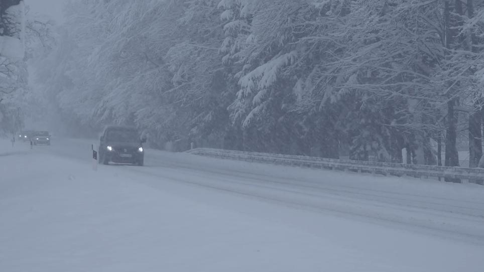 Wintereinbruch: Der März Bringt Schnee Und Glätte Bis Ins Flachland ...