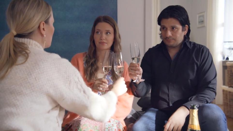 AWZ-Folge vom 16.03.23: Isabelle animiert Nathalie und Maximilian zum  Trinken