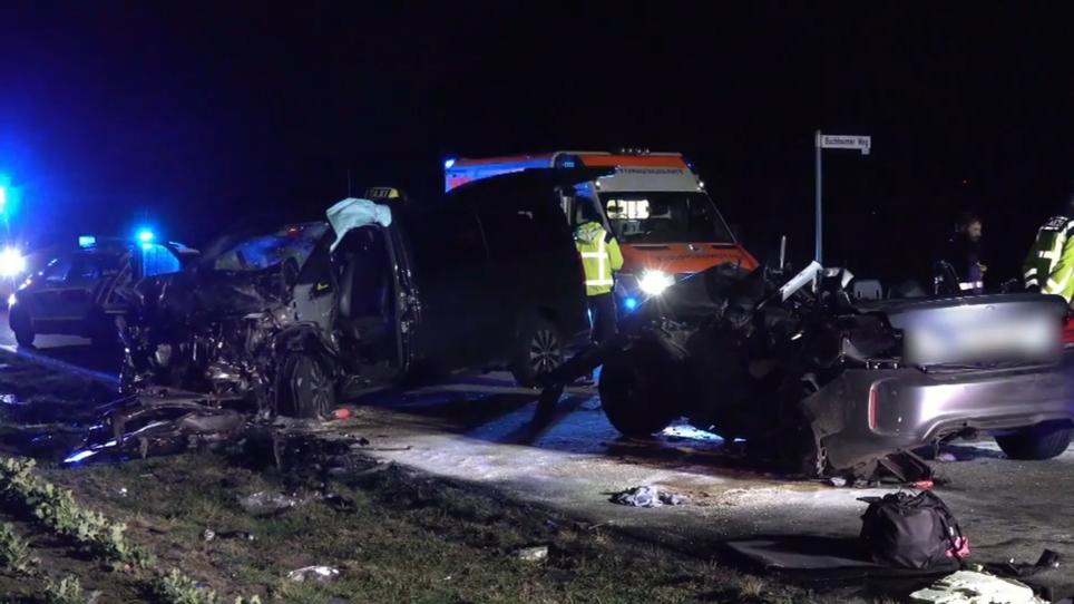 Horror-Unfall Bei Karlsruhe: BMW Kracht In Großraumtaxi - Fünf Tote ...