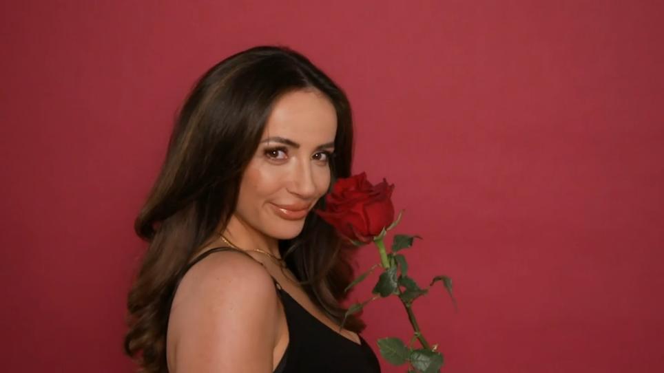 SIE ist die neue Bachelorette Dürfen wir vorstellen Jennifer Saro