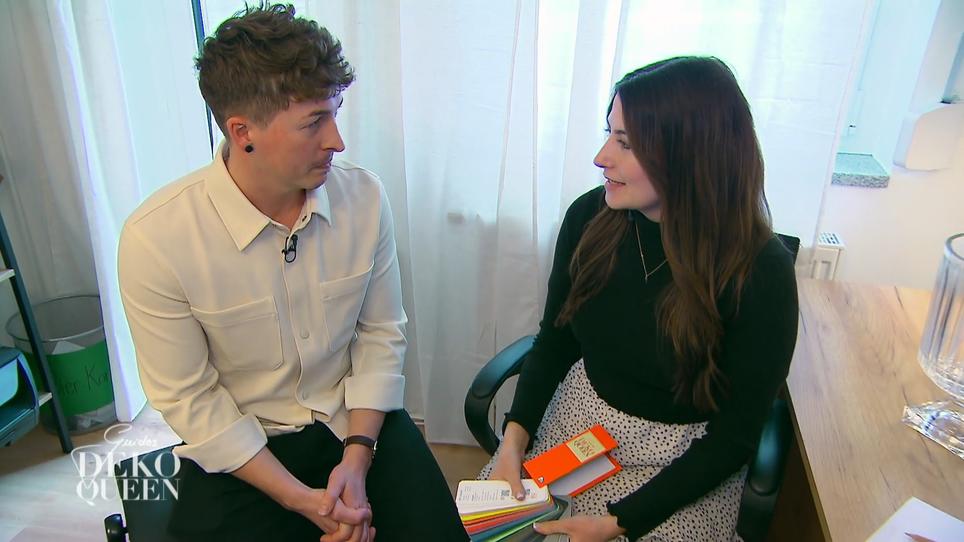 Gefühlvolles Herzensrot Mona wählt die Farbe der Liebe für ihr