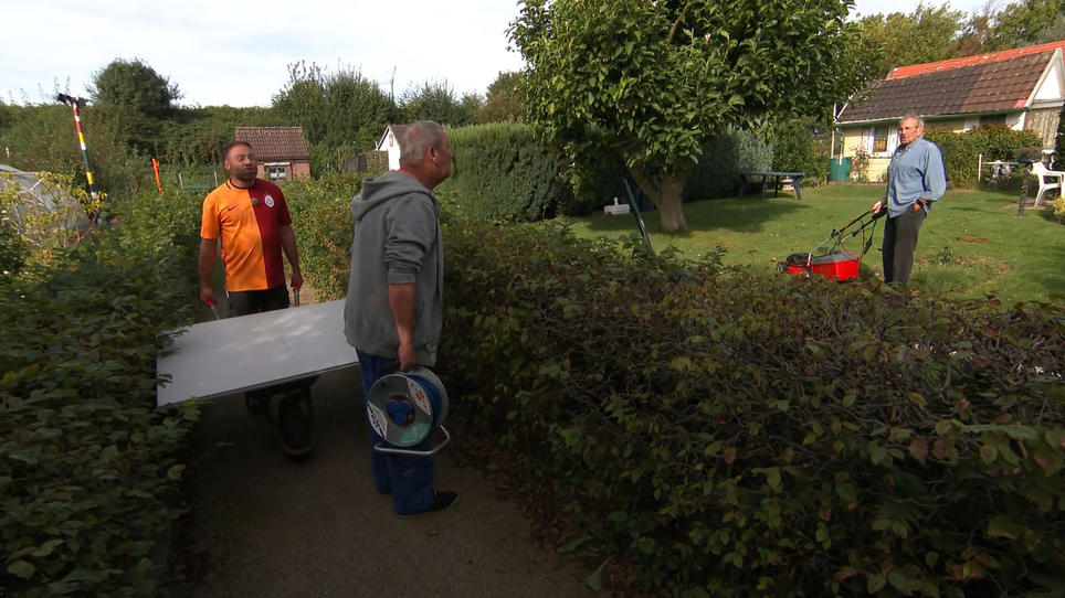 Egal was andere sagen Claus baut sich seine eigene Welt RTL.de